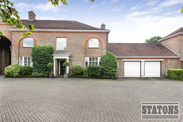 Northaw Place, Coopers Lane, Northaw, Potters Bar, EN6 4NQ, photo 1