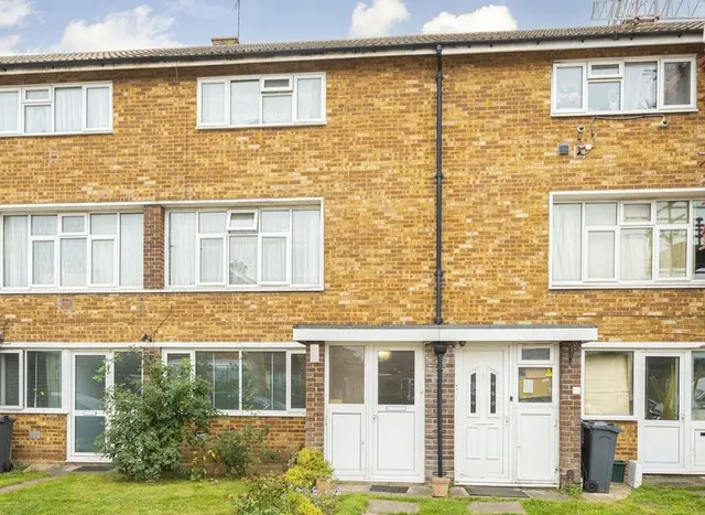 Stratton Close, Hounslow, TW3, photo 1