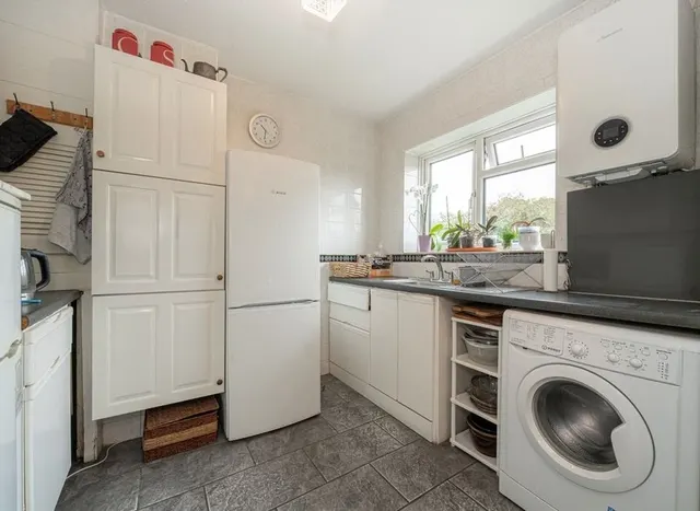 Stratton Close, Hounslow, TW3, photo 3