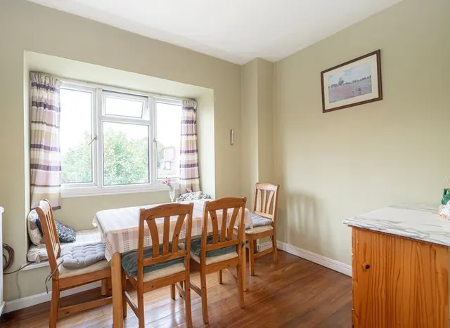 Stratton Close, Hounslow, TW3, photo 2