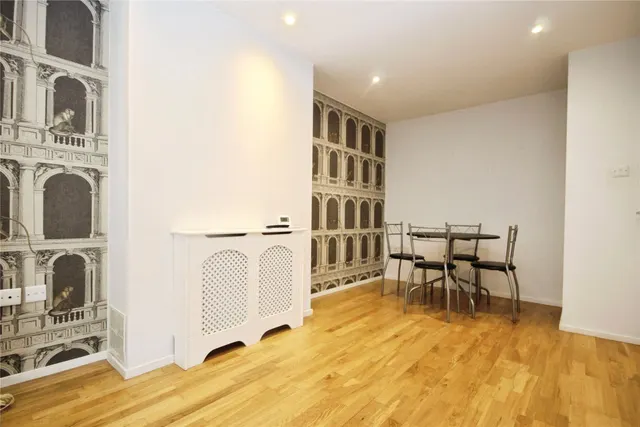 Sunnyhill Road, London, SW16, photo 2