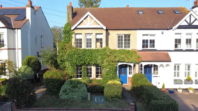 The Crescent, Loughton, photo 1