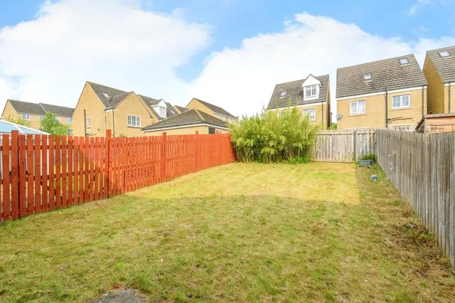 Photo 2 — Hops Drive, Birkby, Huddersfield