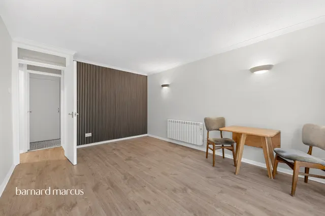 Photo 2 — Brambledown Road, Wallington