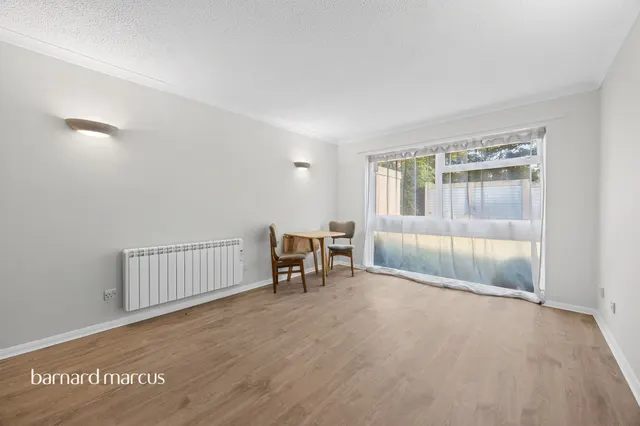 Photo 3 — Brambledown Road, Wallington