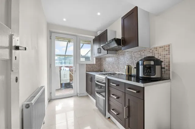 Bushey Road, Raynes Park, SW20, photo 1