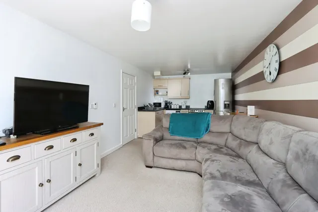 Photo 2 — Queen Mary Rise, Sheffield, South Yorkshire, S2