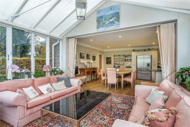 Kings Drive, Midhurst, GU29, photo 3