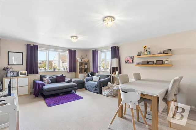 Gillian Crescent, Gidea Park, RM2, photo 1