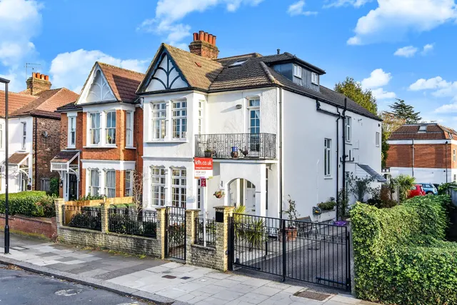 Warwick Road, Bounds Green, N11, photo 1