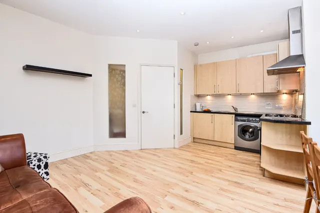 Warwick Road, Bounds Green, N11, photo 3