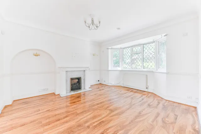 Photo 2 — 20 Cromwell Road, Worcester Park