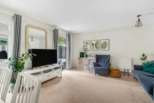 Arthur Close, Farnham, GU9, photo 2