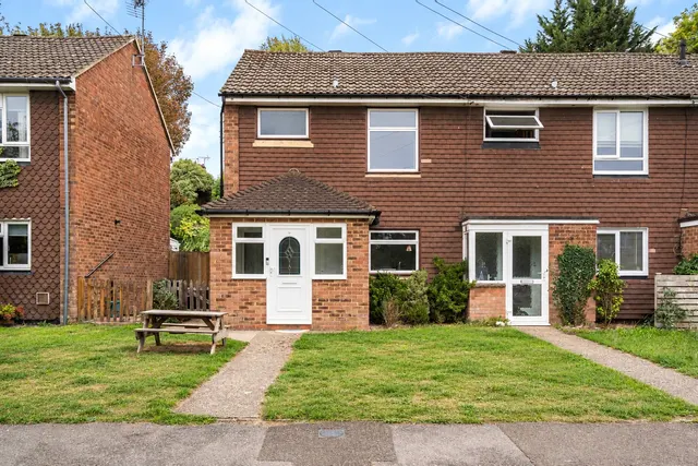 Arthur Close, Farnham, GU9, photo 1