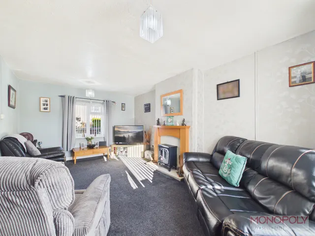 Fourth Avenue, Llay, LL12, photo 3