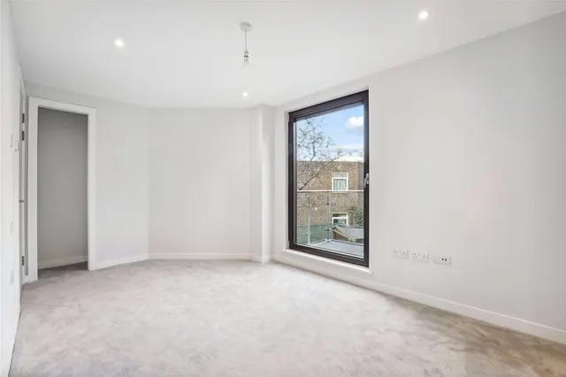Photo 3 — Battersea High Street, London, SW11 3JR