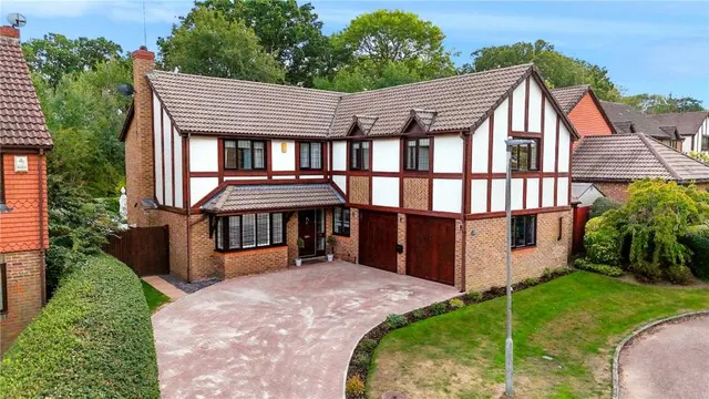 Matthews Chase, Binfield, RG42, photo 1