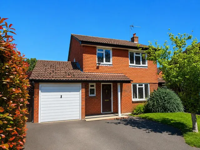 Thirlmere Close, Surrey Egham, TW20, photo 1
