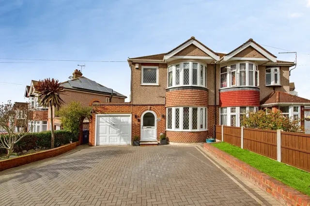 Lowlands Road, Aveley, South Ockendon, Essex, RM15, photo 1