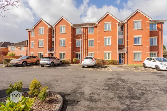 Pear Tree Place, Farnworth, Bolton, BL4 9RX, photo 1