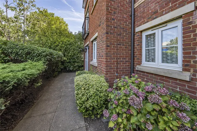 London Road, Isleworth, TW7, photo 3