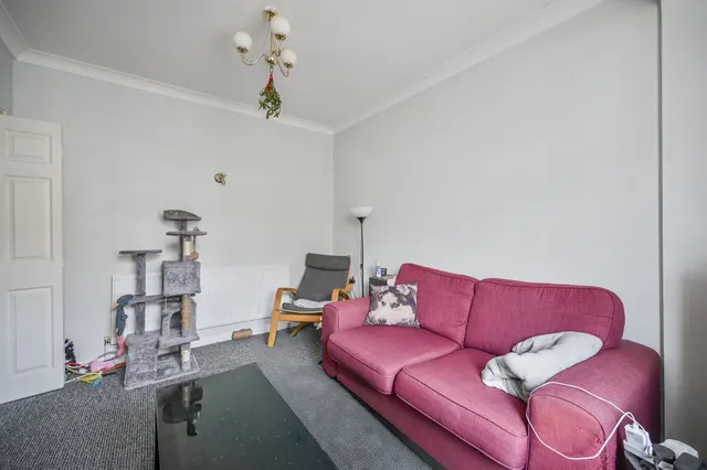 Photo 3 — 71 Queens Road, London