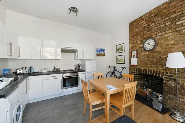 Photo 2 — Shaftesbury Road London N19