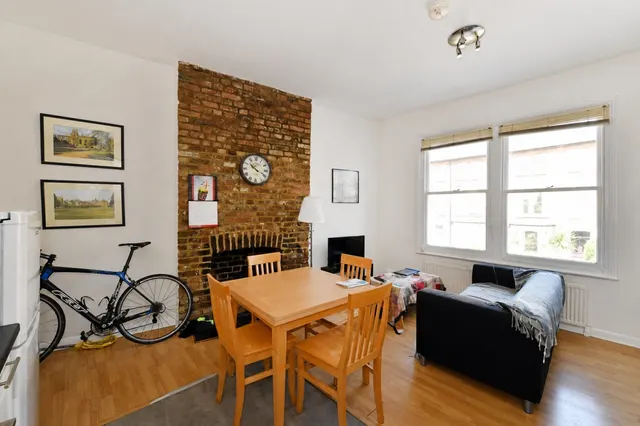 Photo 3 — Shaftesbury Road London N19