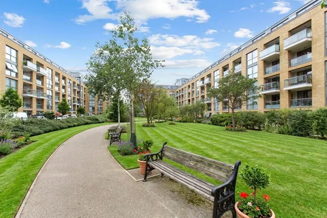 Canalside Square, London, N1, photo 1