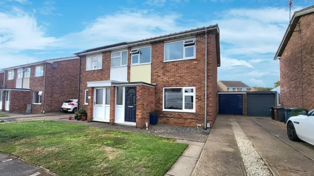 Pratt Avenue, Paston, Peterborough, PE4, photo 1