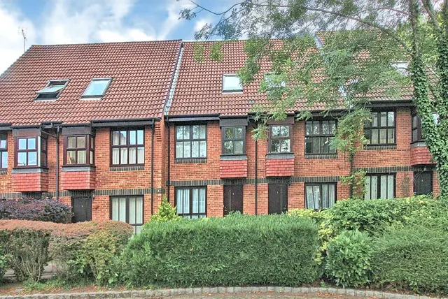 Badgers Close, Woking, GU21, photo 1