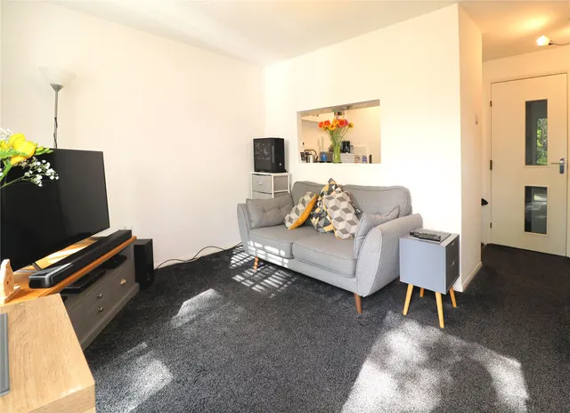 Badgers Close, Woking, GU21, photo 3