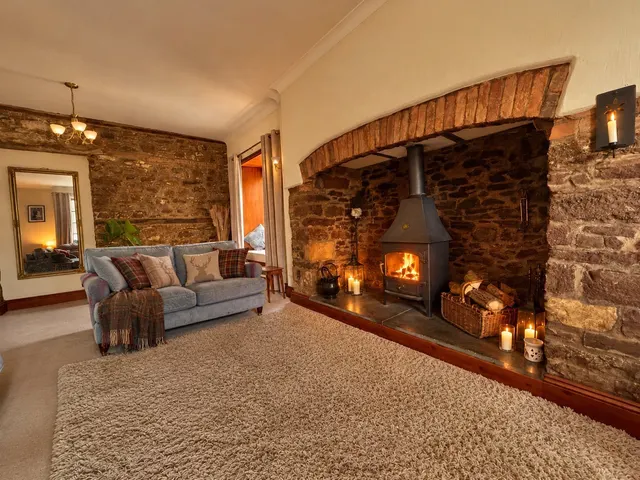 Shute Hill, Bishopsteignton, TQ14