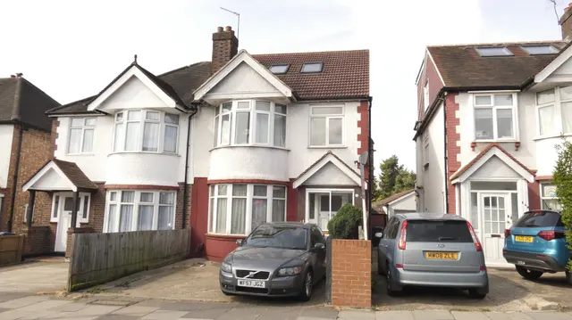 Greenford Avenue, London, W7 3AA, photo 1
