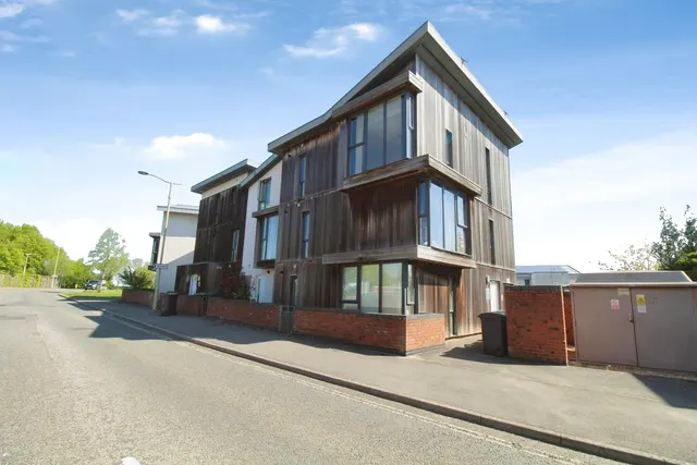 Oxford Way, Basingstoke, Hampshire, RG24 9FP, photo 1