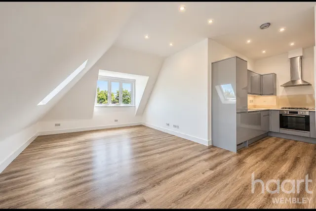 London, NW9, photo 2