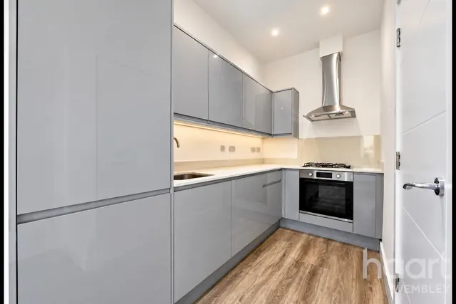 London, NW9, photo 3