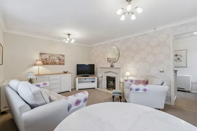 Windsor Court, King George V Road, Amersham, Buckinghamshire, HP6 5AN, photo 1