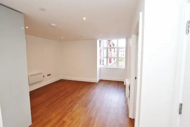 Photo 2 — 75 London Road, Essex, Romford, RM7 9DG