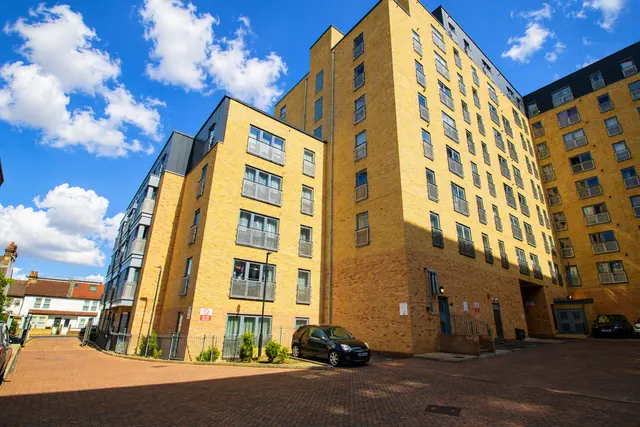 Photo 2 — Gary Court, Croydon, CR0 2AZ