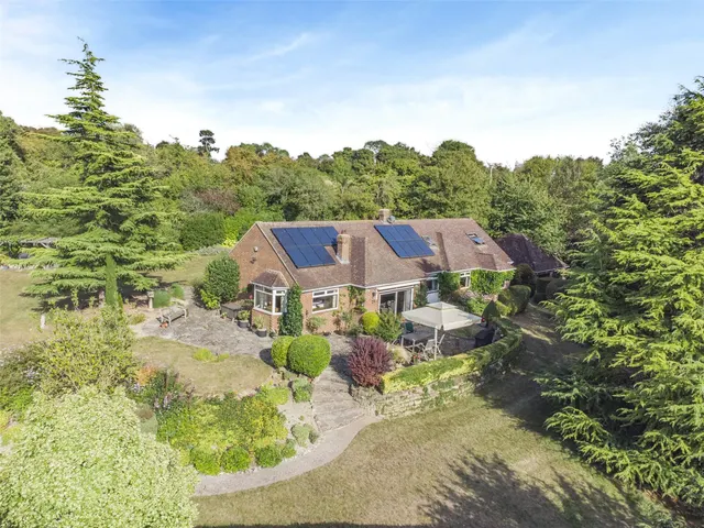 5 bedroom equestrian facility, Idleigh Court Road, Meopham, DA13