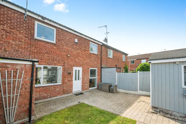 Photo 2 — Loxley Close, Redditch