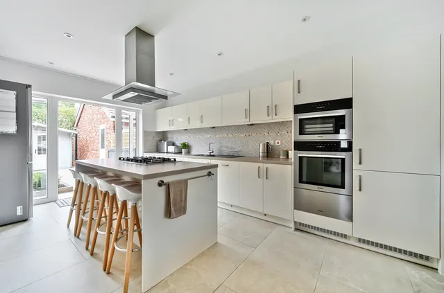 Honor Avenue, Burghfield Common, RG7, photo 1