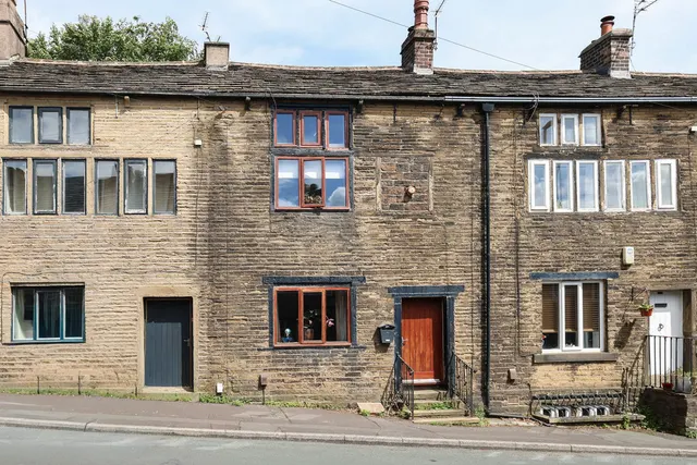 Shawclough Road, Rochdale OL12 7HR, photo 1