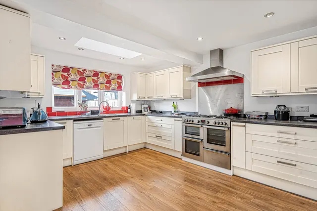 Stratton Road, Sunbury-on-Thames, TW16, photo 3