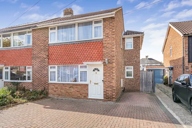 Stratton Road, Sunbury-on-Thames, TW16, photo 1