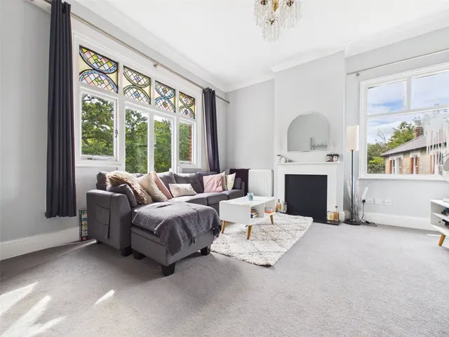 High Street, Hampton Hill, TW12, photo 1