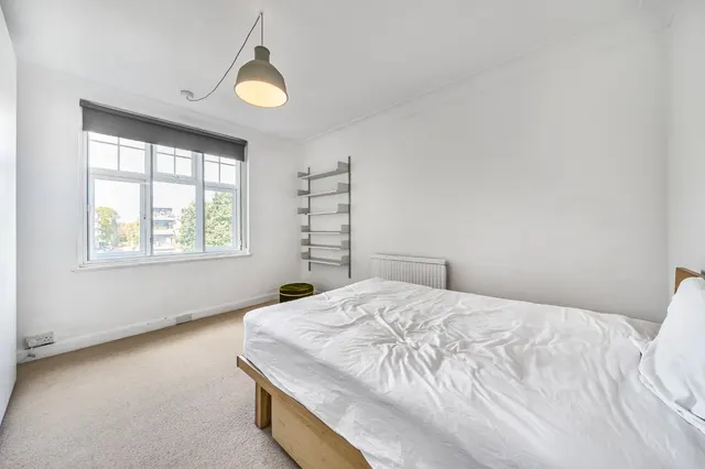 Photo 3 — Kings Avenue, Clapham, London, SW4