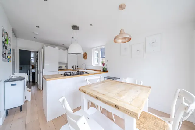 Photo 2 — Hamilton Road, Wimbledon, London, SW19
