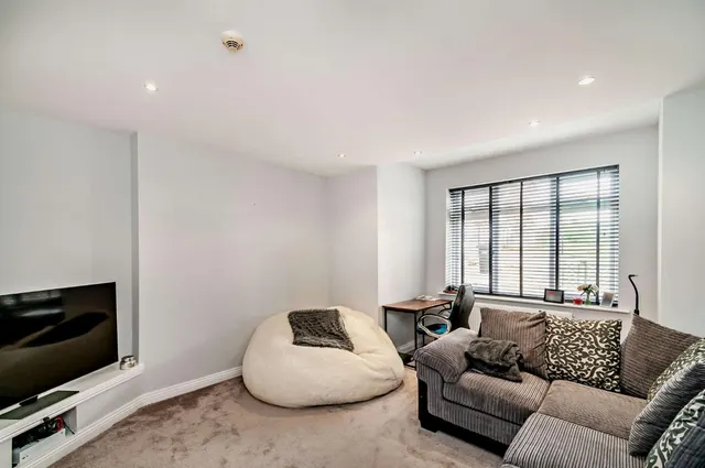 Photo 3 — Skipton Road, Harrogate, HG1 3HE